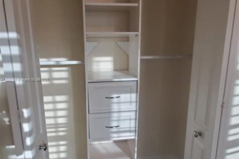 Condo in Pembroke Pines, Florida, 3 bedrooms  № 1944197 - photo 14
