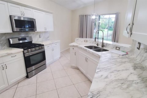 Condo in Pembroke Pines, Florida, 3 bedrooms  № 1944197 - photo 3