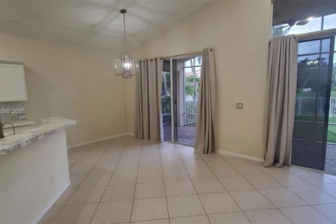 Condo in Pembroke Pines, Florida, 3 bedrooms  № 1944197 - photo 4