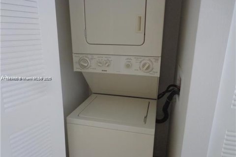 Copropriété à vendre à Fort Lauderdale, Floride: 1 chambre, 65.22 m2 № 2035244 - photo 11