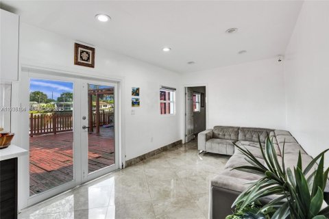 House in Dania Beach, Florida 3 bedrooms, 185.8 sq.m. № 1993282 - photo 8