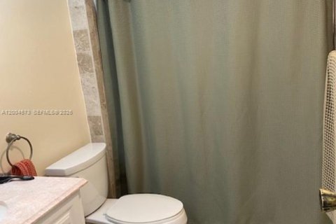 Condo in Coral Gables, Florida, 1 bedroom № 2070129 - photo 9