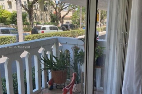 Condo in Coral Gables, Florida, 1 bedroom № 2070129 - photo 7
