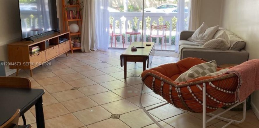 Condo in Coral Gables, Florida, 1 bedroom № 2070129