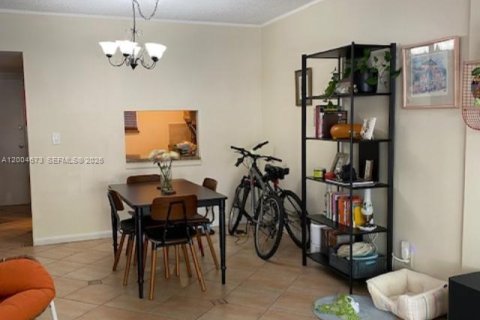 Condo in Coral Gables, Florida, 1 bedroom № 2070129 - photo 3