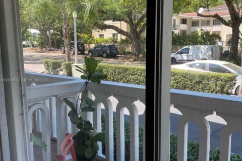Condo in Coral Gables, Florida, 1 bedroom № 2070129 - photo 8