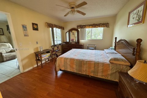 Condo in Pembroke Pines, Florida, 2 bedrooms  № 1993079 - photo 18