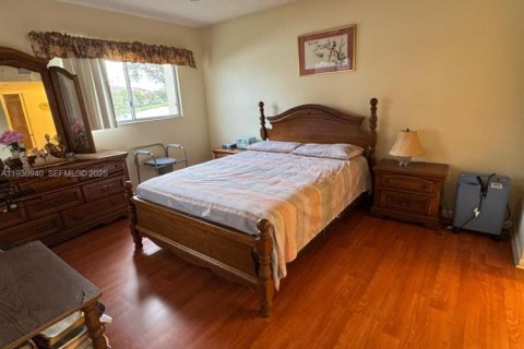 Condo in Pembroke Pines, Florida, 2 bedrooms  № 1993079 - photo 14