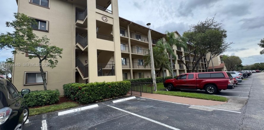 Condo in Pembroke Pines, Florida, 2 bedrooms  № 1993079