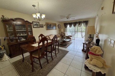 Condo in Pembroke Pines, Florida, 2 bedrooms  № 1993079 - photo 10