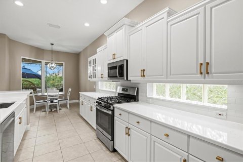 House in Sarasota, Florida 3 bedrooms, 208.94 sq.m. № 2147810 - photo 6