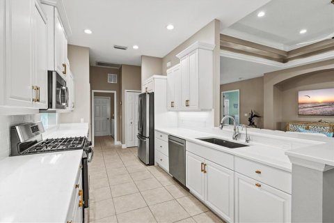 House in Sarasota, Florida 3 bedrooms, 208.94 sq.m. № 2147810 - photo 4