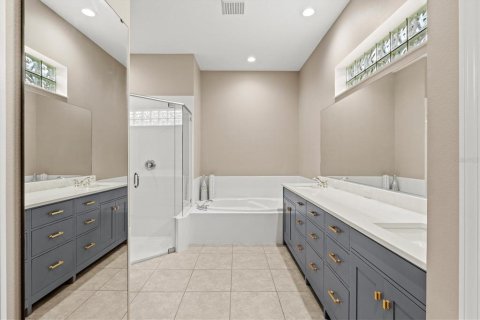 House in Sarasota, Florida 3 bedrooms, 208.94 sq.m. № 2147810 - photo 16