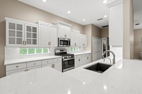 House in Sarasota, Florida 3 bedrooms, 208.94 sq.m. № 2147810 - photo 13