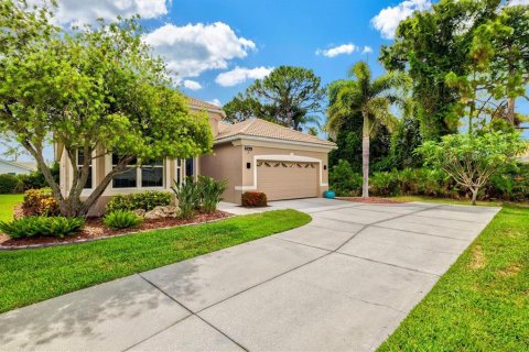 House in Sarasota, Florida 3 bedrooms, 208.94 sq.m. № 2147810 - photo 2