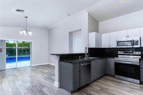 House in Deerfield Beach, Florida 3 bedrooms, 131.74 sq.m. № 2044427 - photo 7