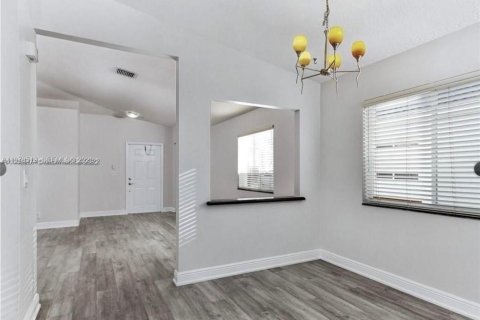 House in Deerfield Beach, Florida 3 bedrooms, 131.74 sq.m. № 2044427 - photo 4