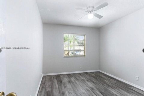 House in Deerfield Beach, Florida 3 bedrooms, 131.74 sq.m. № 2044427 - photo 13