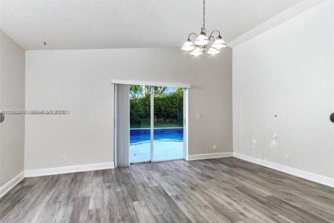 House in Deerfield Beach, Florida 3 bedrooms, 131.74 sq.m. № 2044427 - photo 10