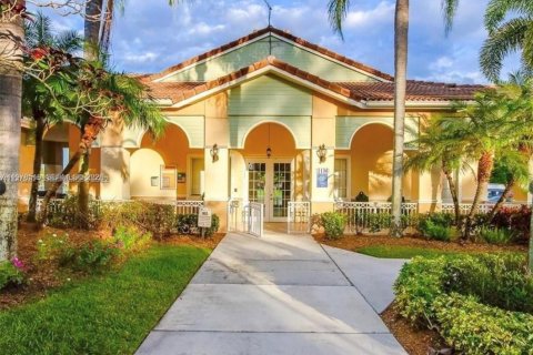 House in Deerfield Beach, Florida 3 bedrooms, 131.74 sq.m. № 2044427 - photo 16