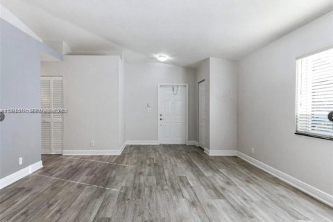 House in Deerfield Beach, Florida 3 bedrooms, 131.74 sq.m. № 2044427 - photo 11