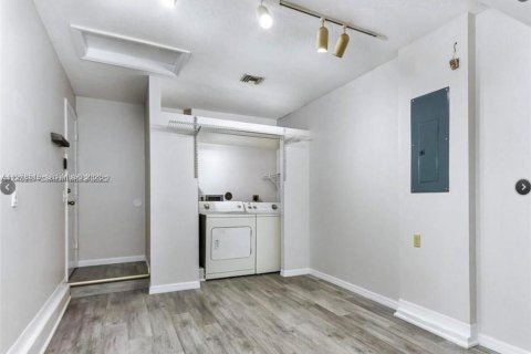 House in Deerfield Beach, Florida 3 bedrooms, 131.74 sq.m. № 2044427 - photo 8