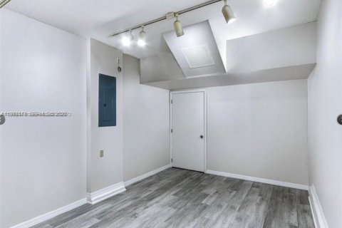 House in Deerfield Beach, Florida 3 bedrooms, 131.74 sq.m. № 2044427 - photo 15