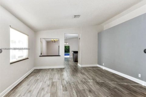 House in Deerfield Beach, Florida 3 bedrooms, 131.74 sq.m. № 2044427 - photo 9