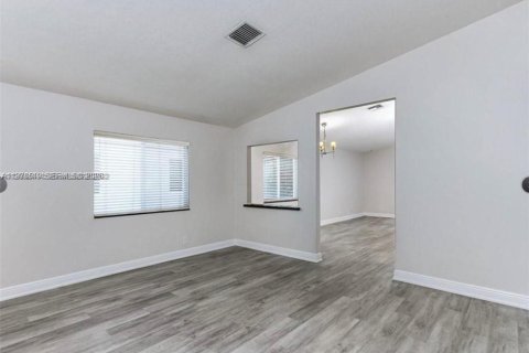 House in Deerfield Beach, Florida 3 bedrooms, 131.74 sq.m. № 2044427 - photo 14