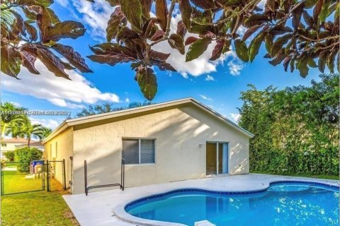 House in Deerfield Beach, Florida 3 bedrooms, 131.74 sq.m. № 2044427 - photo 2