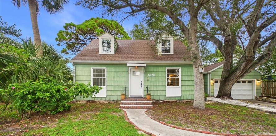 Villa ou maison à Gulfport, Floride 3 chambres, 119.1 m2 № 2411426