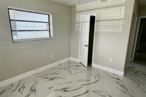 Снять в аренду виллу или дом в Авентура, Флорида 2 спальни, 83.61м2, № 1956235 - фото 9