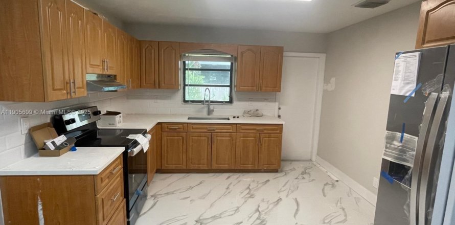 Дом в Авентура, Флорида 2 спальни, 83.61м2 № 1956235