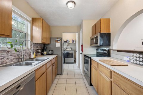 House in Apopka, Florida 3 bedrooms, 97.36 sq.m. № 2142039 - photo 15