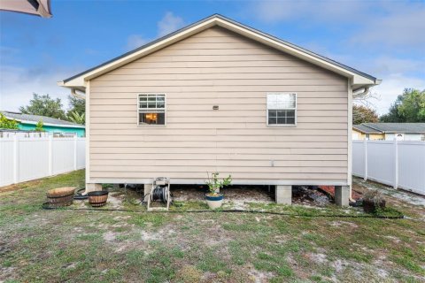 House in Apopka, Florida 3 bedrooms, 97.36 sq.m. № 2142039 - photo 26