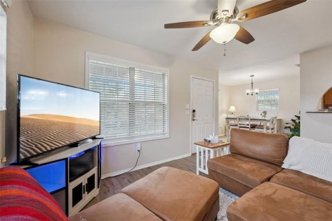 House in Apopka, Florida 3 bedrooms, 97.36 sq.m. № 2142039 - photo 5
