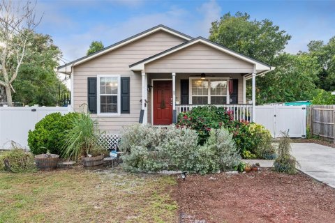 House in Apopka, Florida 3 bedrooms, 97.36 sq.m. № 2142039