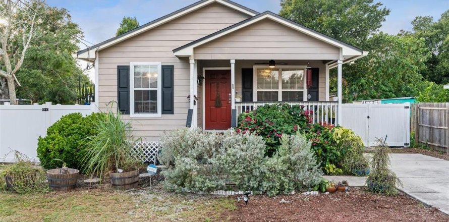 House in Apopka, Florida 3 bedrooms, 97.36 sq.m. № 2142039