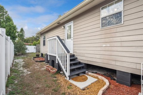 House in Apopka, Florida 3 bedrooms, 97.36 sq.m. № 2142039 - photo 24