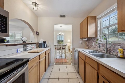 House in Apopka, Florida 3 bedrooms, 97.36 sq.m. № 2142039 - photo 13