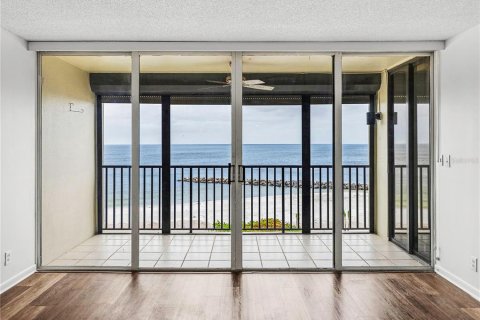 Condo in Saint Pete Beach, Florida, 2 bedrooms  № 1436307 - photo 10