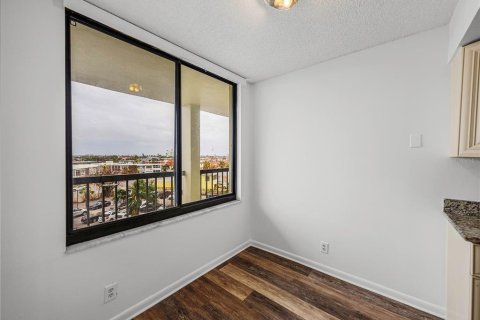 Condo in Saint Pete Beach, Florida, 2 bedrooms  № 1436307 - photo 26