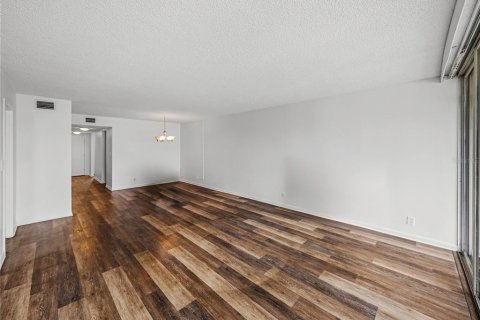 Condo in Saint Pete Beach, Florida, 2 bedrooms  № 1436307 - photo 6