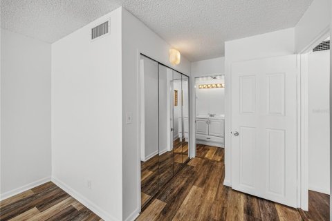 Condo in Saint Pete Beach, Florida, 2 bedrooms  № 1436307 - photo 15