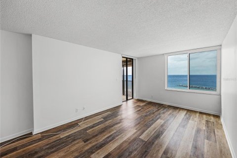Condo in Saint Pete Beach, Florida, 2 bedrooms  № 1436307 - photo 12