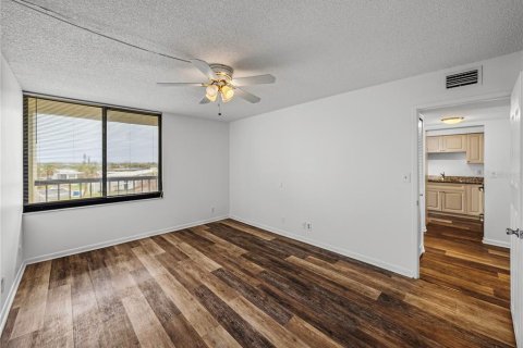 Condo in Saint Pete Beach, Florida, 2 bedrooms  № 1436307 - photo 20