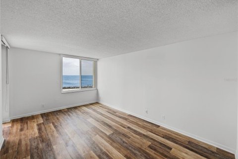 Condo in Saint Pete Beach, Florida, 2 bedrooms  № 1436307 - photo 11
