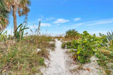 Copropriété à vendre à Saint Pete Beach, Floride: 1 chambre, 64.85 m2 № 2418665 - photo 23