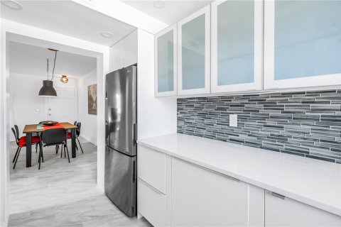 Copropriété à vendre à Saint Pete Beach, Floride: 1 chambre, 64.85 m2 № 2418665 - photo 9