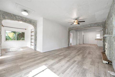 Casa en venta en Tampa, Florida, 4 dormitorios, 162.58 m2 № 1766168 - foto 22